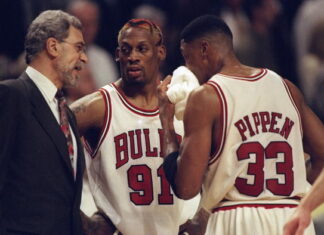 Dennis Rodman Build - Rodman with Scotty Pippen recieving instructions