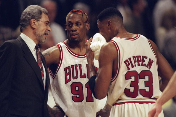 Dennis Rodman Build - Rodman with Scotty Pippen recieving instructions