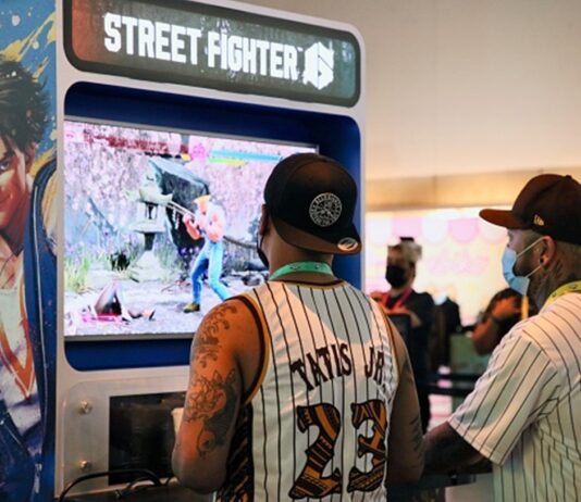 Fans play games at Twitch convention