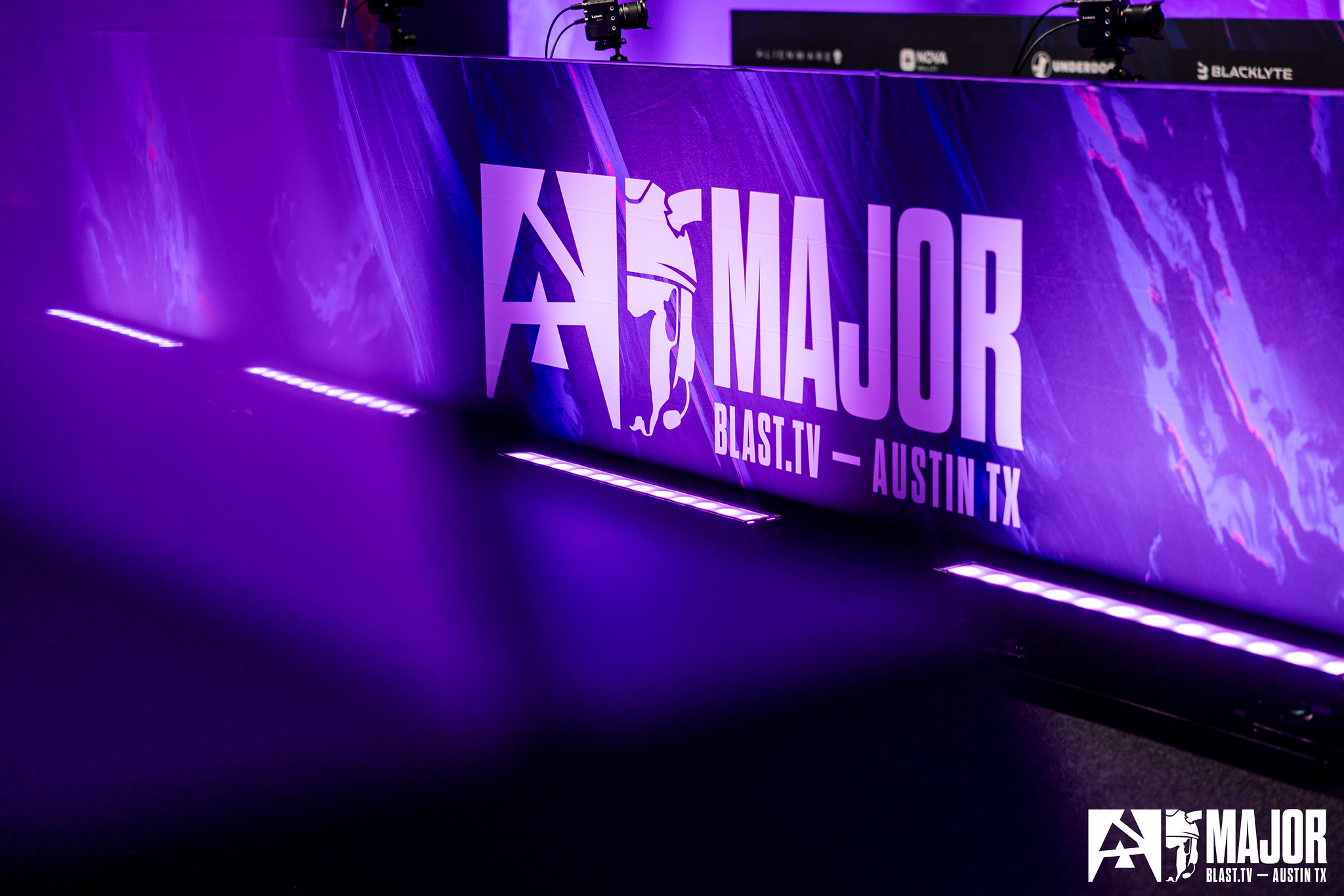 Mongolz upset faZe - image of Blast.TV setup